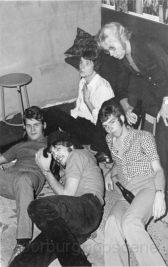 Levy_Joe-V3-1969-Group_Photo.jpg